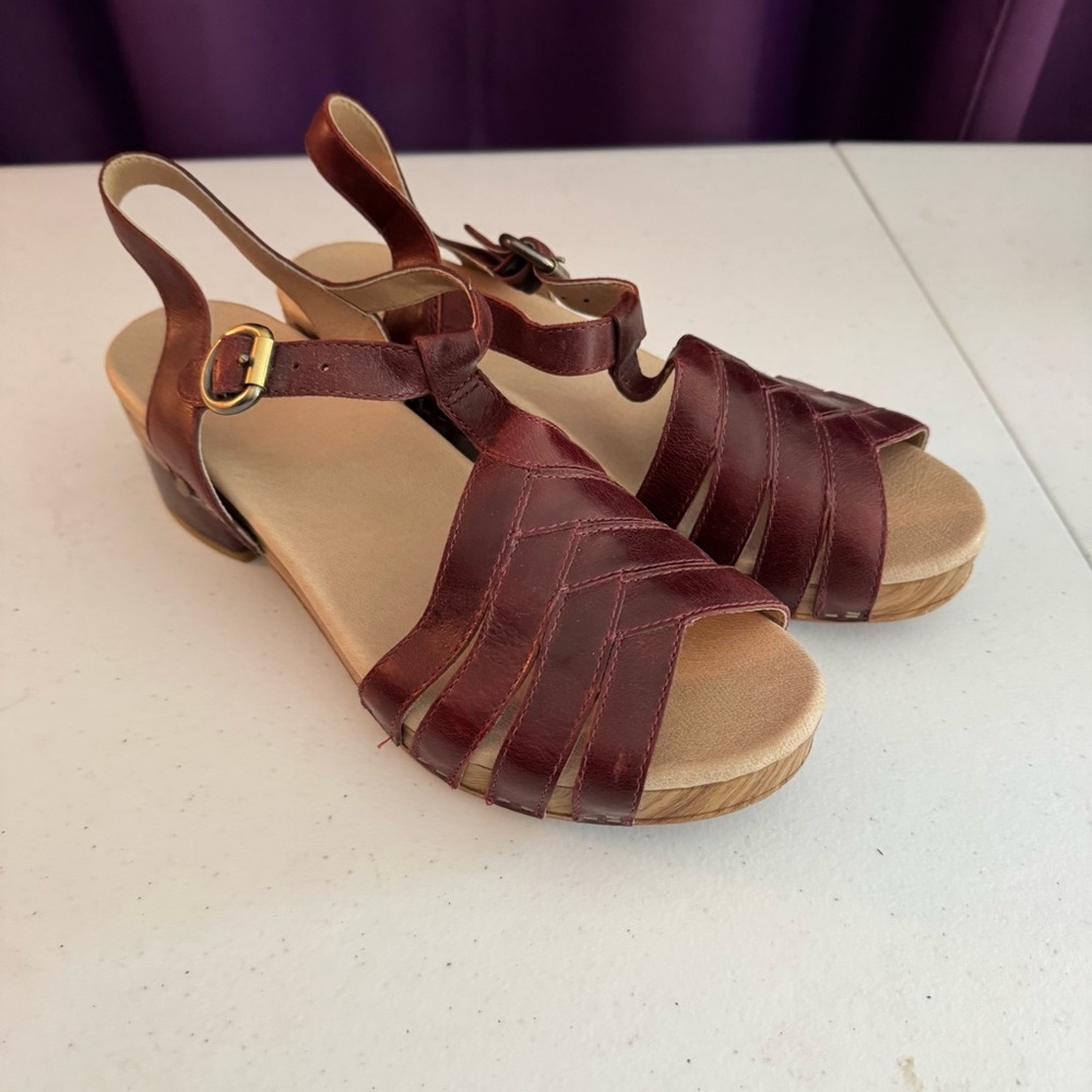 Dansko Burgundy Red Leather Strappy Sandals 41 10.5/11
